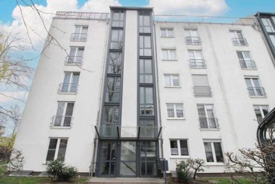 Wohnen im Grünen: 2 Zimmer mit Balkon und TG-Stellplatz
