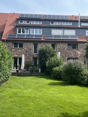 Stadthaus in historischer Sandsteinhülle für kreative Mieter