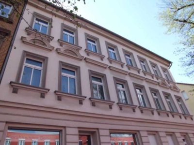 Lichtdurchflutete, große 2-Zi.-Whg. mit Wohnküche! Eigener Parkplatz! Praktische Lage und Parknähe!