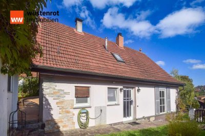 Kleines Familienhaus in Poppenlauer: Solide Basis mit Holzofen & viel Gestaltungsfreiraum!