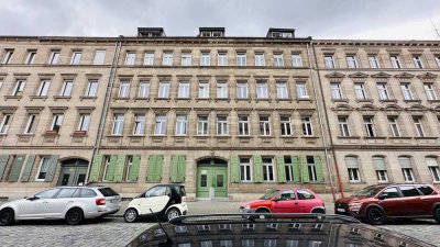 Antiker Charme trifft moderne Einrichtung: Ruhige 2-Zimmer-Wohnung im Zentrum von Fürth!