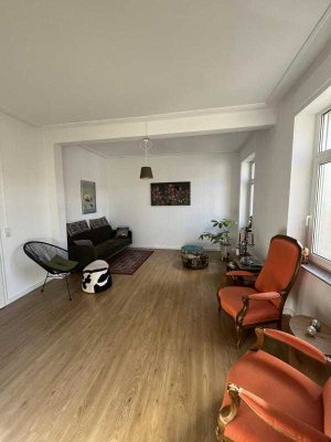 ***Schöne Zweizimmer Altbauwohnung in Baden-Baden, Innenstadt, neu renoviert, EBK vorhanden***