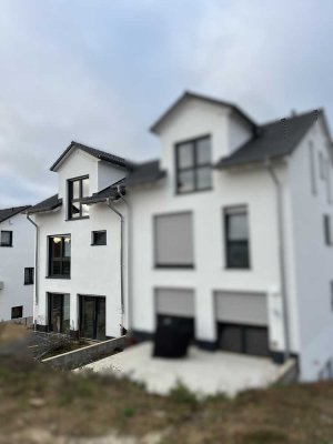 *** PROVISIONSFREI *** BIETERVERFAHREN *** Neubau | DHH | 145m² | Keller | Terrasse | Garten | Stp.