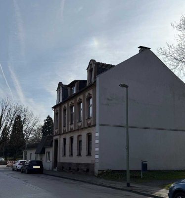 2-Fam.-Haus mit viel Wohnfläche... kurzfristig zu beziehen!