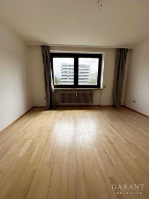 *Großzügige 4,5 Zimmer-Wohnung mit Balkon, Wintergarten & Garage*!
