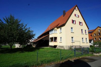 Geräumiges Bauernhaus mit Scheune