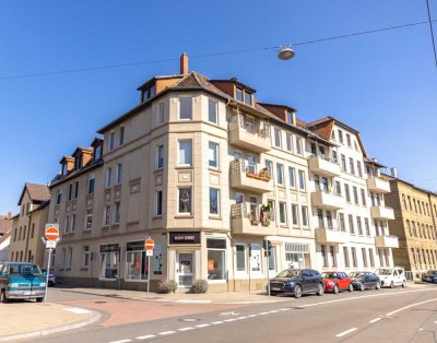 Hochwertige Altbau 4-Zimmer Wohnung mit Balkon