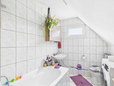 Außergewöhliche 2 Zimmer Wohnung auf 51 m² mitten in Schwabach mit EBK ohne Ablöse und Bad neu!