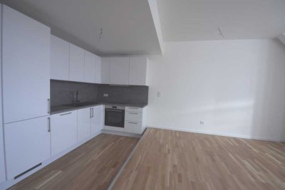 Großzügige 2-Zimmer mit Platz für einen Arbeitsbereich, Einbauküche,  Tiefgarage