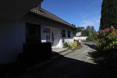 Ruhiges Einfamilienhaus mit Vollkeller, Kamin und idyllischem, großem Garten - provisionsfrei