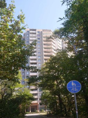 Langfristig und gut vermietete Wohnung mit Balkon und  TG- Stellplatz