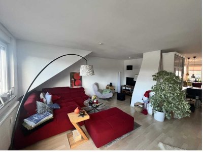 Helle geräumige 4 Zimmer Wohnung in Stöcken inkl. Garage - Penthouse Charakter