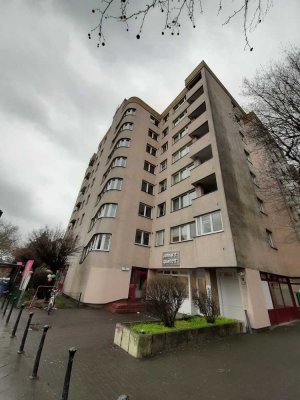 Erstbezug nach Modernisierung, 2- Zimmerwohnung mit Balkon und Einbauküche zu vermieten