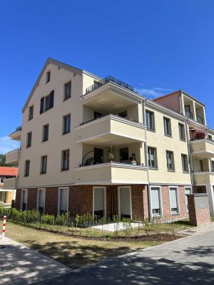 Besichtigung Samstag, 14.12. / 10:00 Uhr ! Terrassenwohnung, EBK, Parkett...TG-Stellplatz möglich