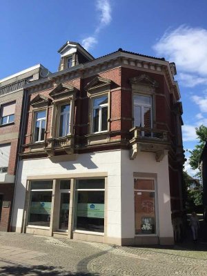 Stilvolle Altbauwohnung Wohnung mit  Balkon