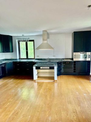 Stilvolle, gepflegte 3,5-Zimmer-Maisonette-Wohnung mit geh. Innenausstattung mit Balkon und EBK