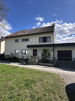 Geräumiges Einfamilienhaus mit Einliegerwohnung und traumhaften Garten in Regensburg-Weichs