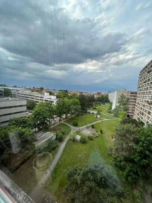 Wunderschöne 4 Zi. Wohnung mit großer Loggia, Bergblick