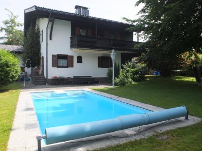 Ruhig &amp; zentral gelegenes großes Einfamilienhaus mit beheiztem Pool &amp; Garten zu vermieten