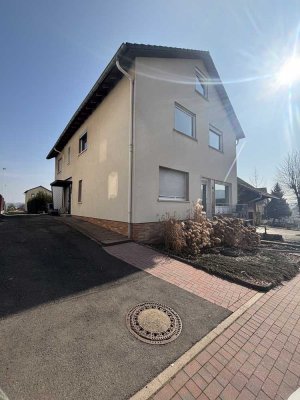 130 m² Renovierte Maisonettewohnung mit Balkon, Garten & Stellplätzen – naturnahes Zweiparteienhaus