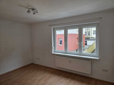 Helle 1-ZW mit kleiner separater Küche und modernem Badezimmer!