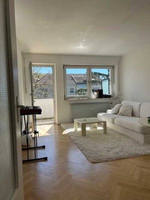 Sonnige und helle Wohnung mit Balkon