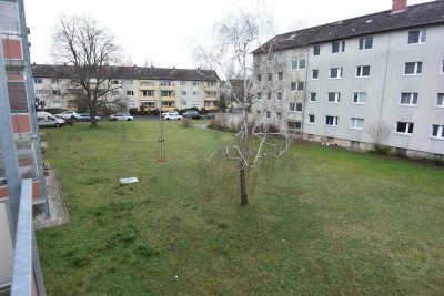 4-Zimmer Wohnung in ruhiger Seitenstraße..