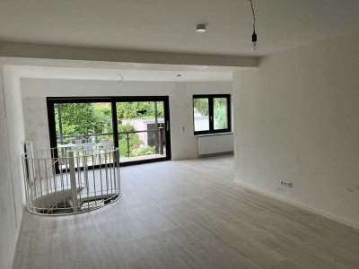 150 qm große Wohnung über zwei Etagen mit Garten auch zum “Wohnen und Arbeiten” geeignet