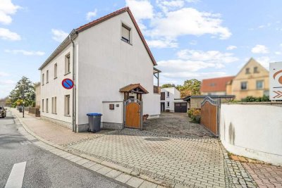 Ihr neues Zuhause mit Herz: Zweifamilienhaus mit Garten, Hof und viel Platz für Familie & Leben