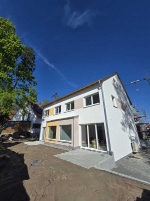 ER-Uttenreuth, Neubau DHH in expon. Lage, anspruchsv. Ausstatt., großz, durchd. Raumauft., Keller