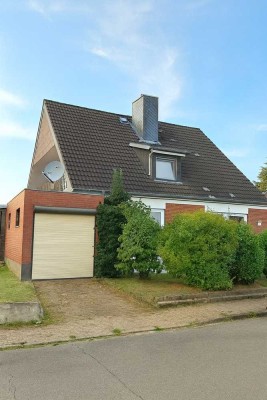 Hier beginnt Ihr Wohntraum: Großzügiges Zuhause mit Kaminofen, Balkon und Gartenidylle