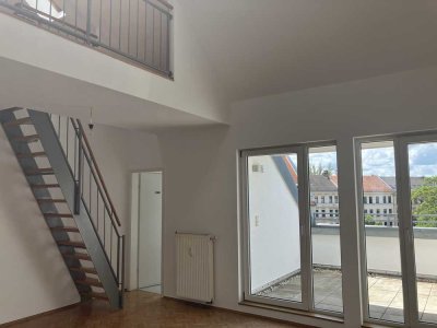 Freie 3-Zimmer Dachgeschoss mit offener Galerie und großzügiger West-Loggia!