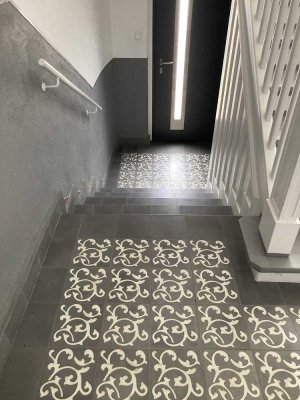 Vollständig renovierte 2-Raum-Dachgeschosswohnung mit großer Dachloggia in Remscheid