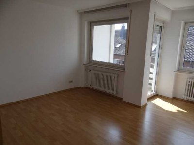 NEU - atraktive, helle OG-Wohnung - 2 Z, Kü, B mit Balkon - in Bielefeld-Senne
