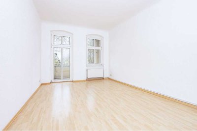 Provisionsfreie, Helle 2-Raumwohnung im klassischen Altbau !