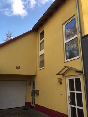 Provisionsfrei !! Schicke Doppelhaushälfte über 2 Etagen mit Terrasse und Balkon
