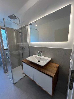 Neuwertige 2-Zimmer-Wohnung nach umfassender Sanierung – bezugsfrei ab 01.09.2025