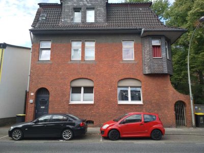Wohnimmobilie mit neun Zimmern, Keller und Einbauküche in Alt-Homberg, Duisburg