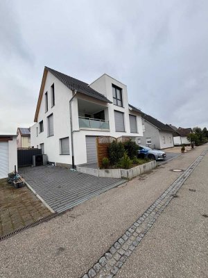 Großzügige 3-Zimmer-Wohnung mit 135 m², Balkon & 2 Stellplätzen