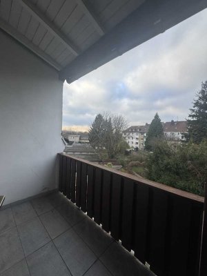 2,5 -Zimmer Altbauwohnung mit Balkon