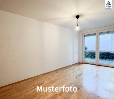 Tolle 2-Zimmerwohnung mit Loggia in einem zentral gelegenen Wohnhaus (befristet vermietet) mit Potential