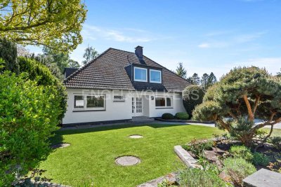 Villa mit Schwimmbad auf traumhaftem Südgrundstück in Naturschutzgebietslage von Duvenstedt