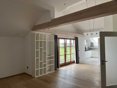 Großzügige 3,5-Zimmer-Wohnung mit Balkon und Einbauküche bei Edling