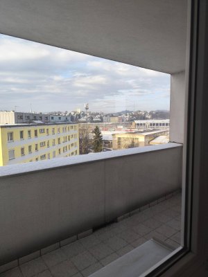 Schöne 4- Zimmer Wohnung mit Balkon und Aufzug im 7. Stock