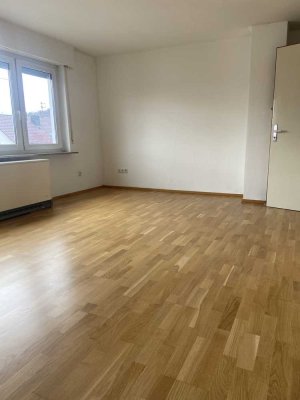 4- Zimmer Dachgeschosswohnung in Grossbottwar-Winzerhausen , 87 qm mit Balkon