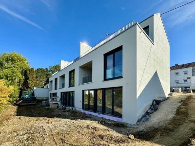 Exklusives Reihenmittelhaus in bester Lage -  5 Zimmer und Wohnküche in Pfullingen