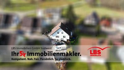 Charmantes Ein-/Zweifamilienhaus mit Balkon, Terrasse und Sauna in idyllischer Umgebung.