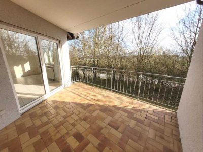 Gut geschnittene 3-Zi.-Whg. mit Loggia und Garage zu vermieten in Zimmerhof