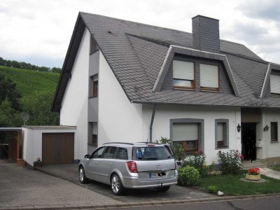 Große, ruhig gelegene Doppelhaushälfte im Weinort Lehmen