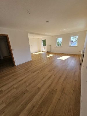 Erstbezug nach Sanierung mit Balkon: Geschmackvolle 4-Zimmer-Wohnung in Kaufbeuren